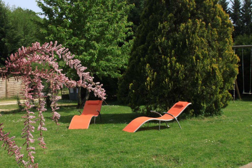 La Maison Du Bonheur Anlhiac Exteriör bild